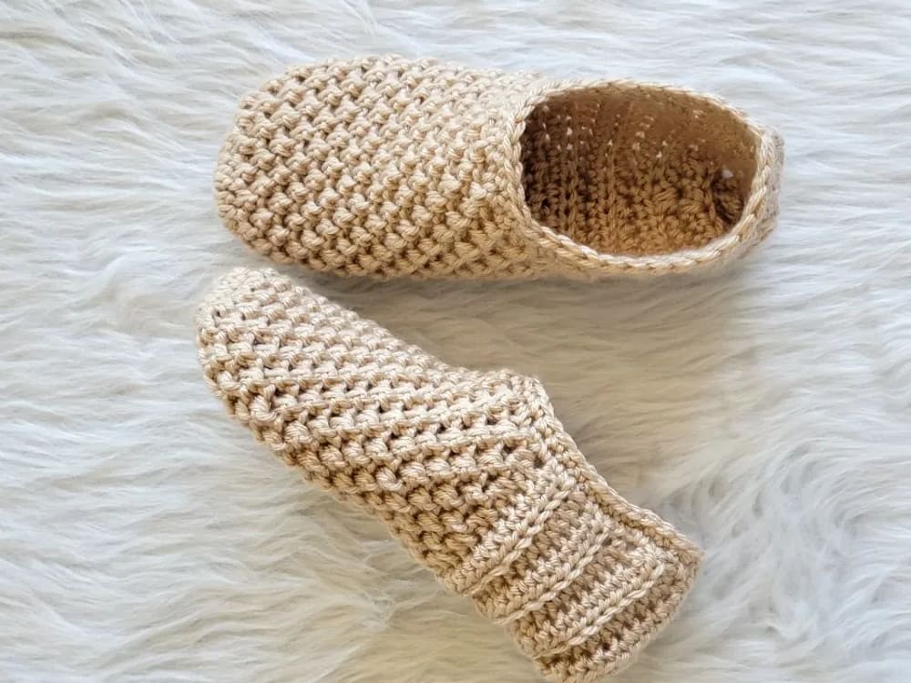 صندل بافتنی جلوبسته زنونه رنگ کرم