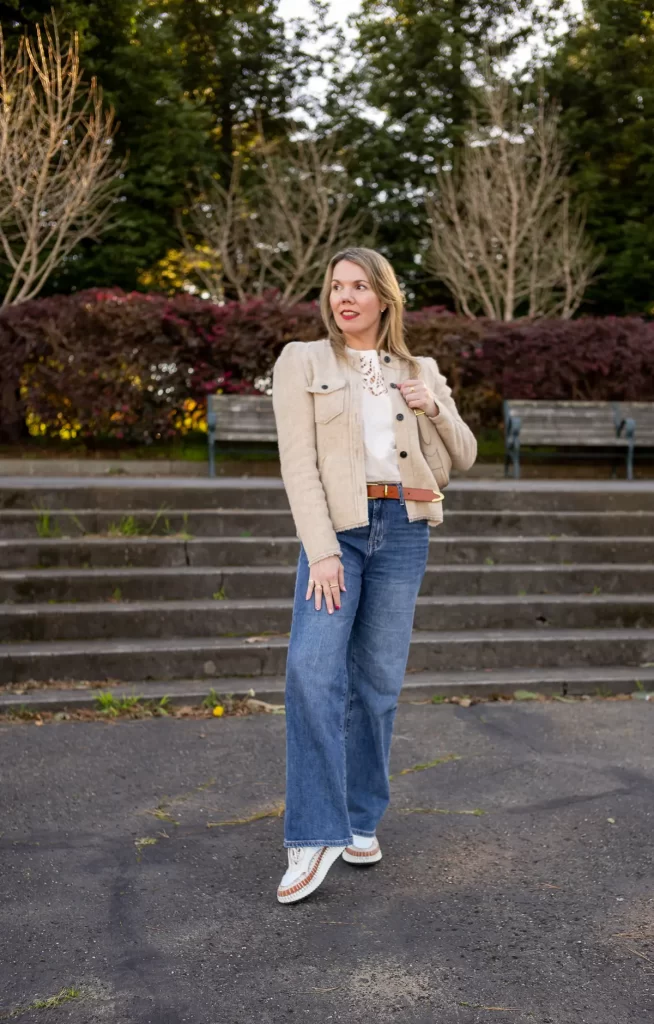 کت کرم با شلوار لی واید