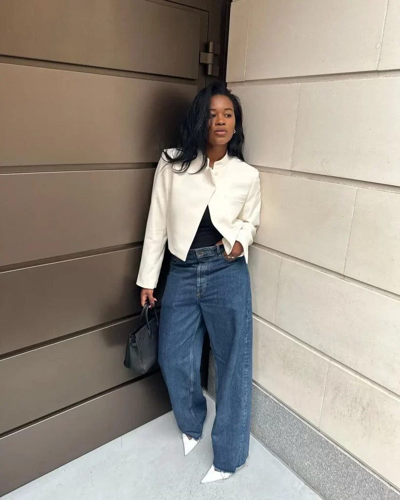 کت سفید با با شلوار لی واید ابی نفتی