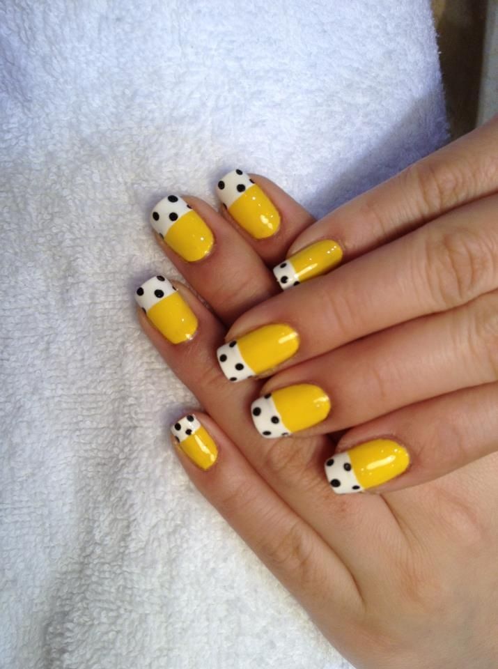 دیزاین ناخن زرد با خال خالی سیاه