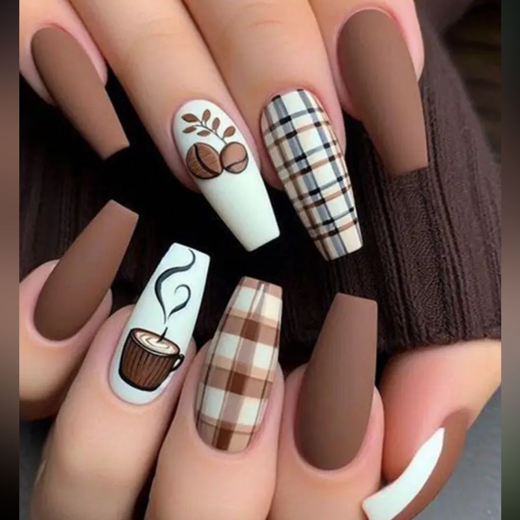 زیباترین رنگ و طرح لاک ناخن سفید و قهوه ای