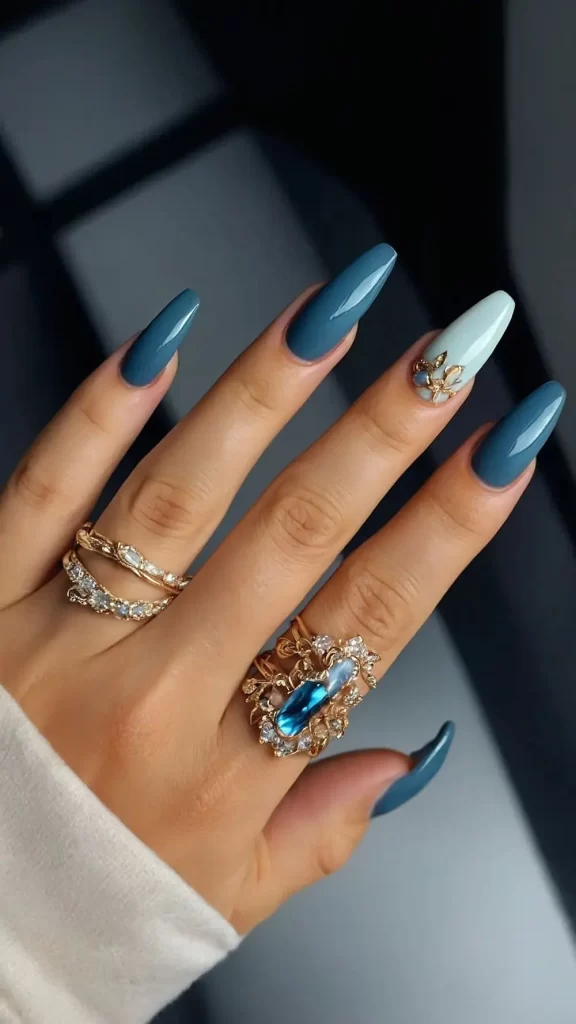 مدل ایده کاشت ناخن آبی مات