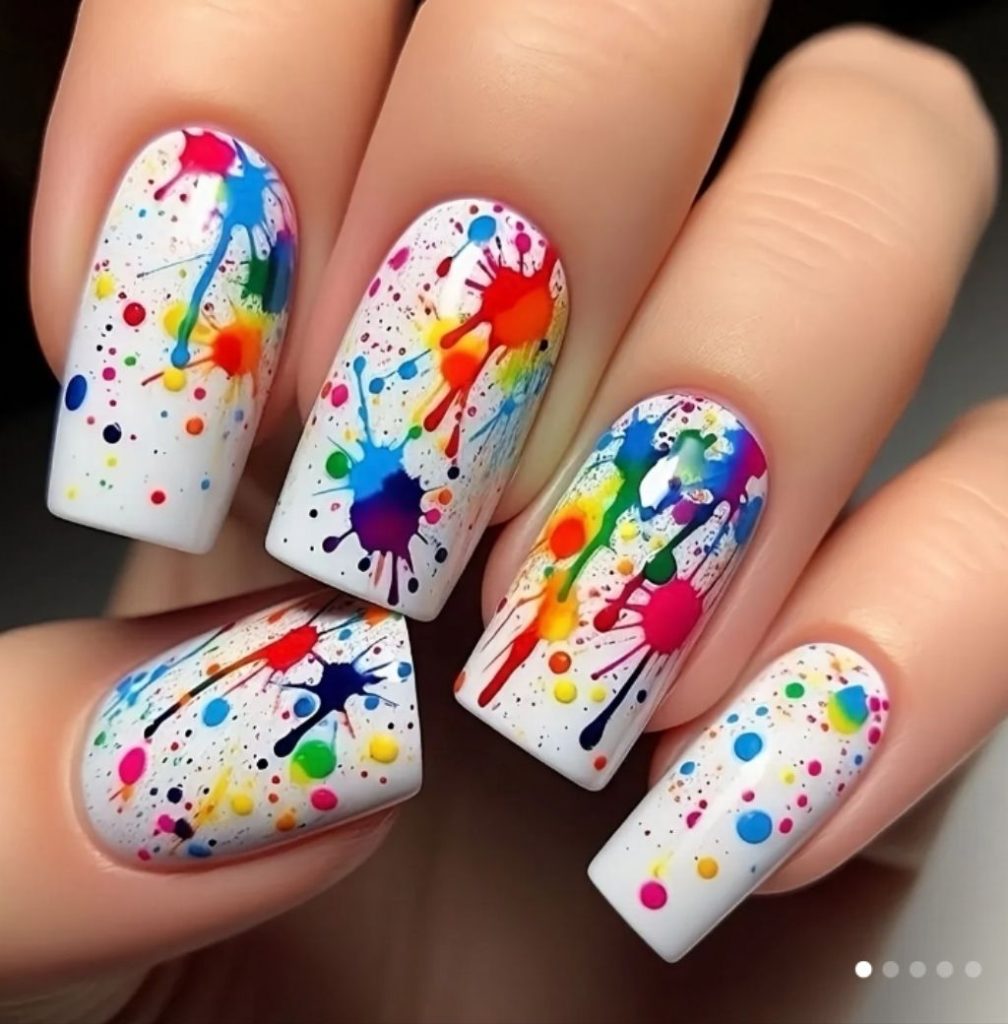 زیباترین رنگ و طرح لاک ناخن سفید رنگارنگ