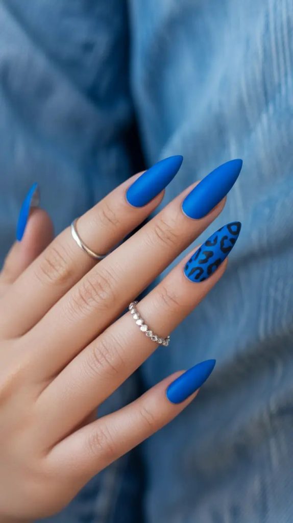 مدل ایده کاشت ناخن آبی مات