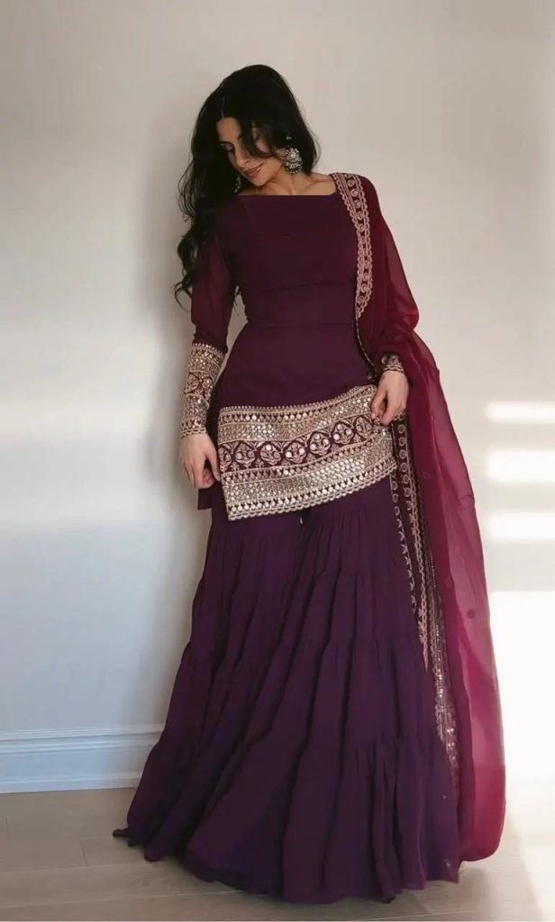 لباس ساری زرشکی