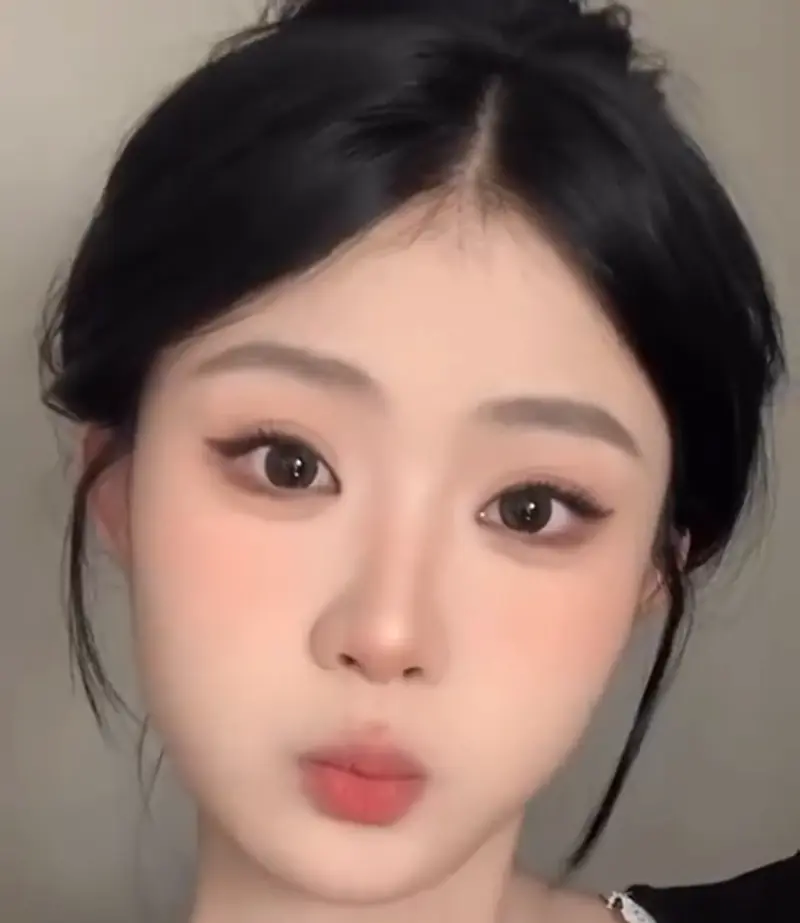 مدل میکاپ کره‌ای